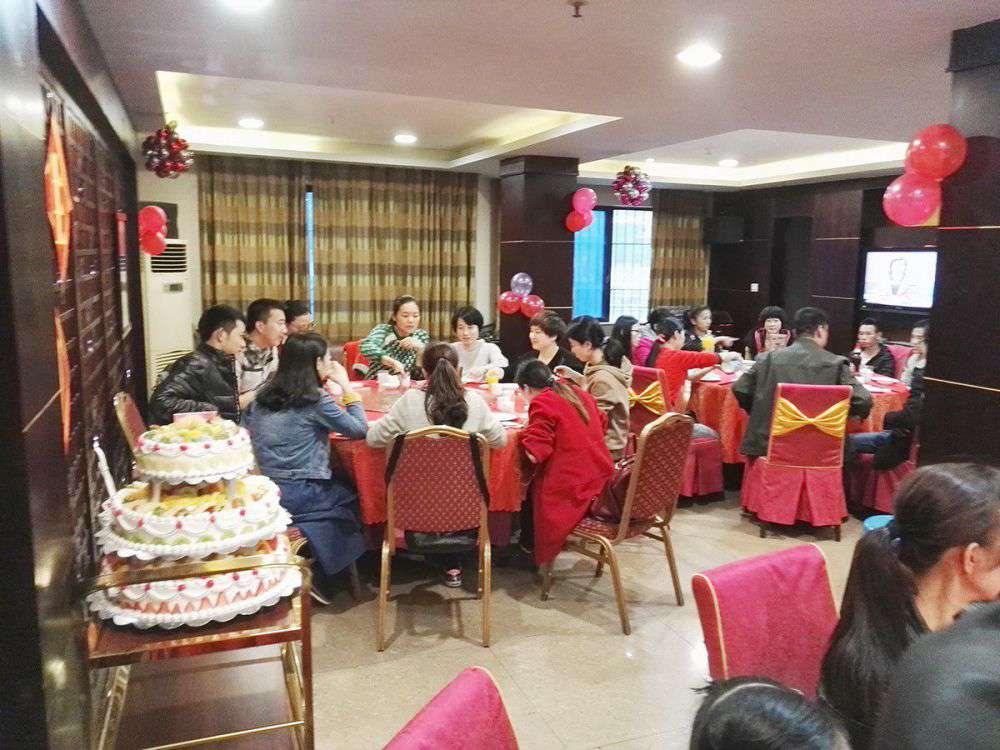 员工整体生日会_拉斯维加斯游戏集团